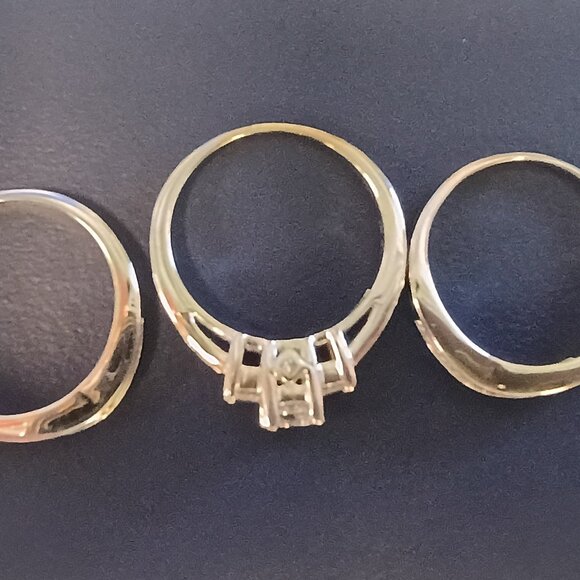 1.75. ct tw Diamond engagement ring with 2 enhancer bands 14K WG - Picture 3 of 4